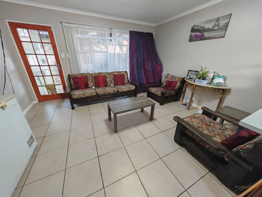 2 Bedroom Property for Sale in Langenhovenpark Free State